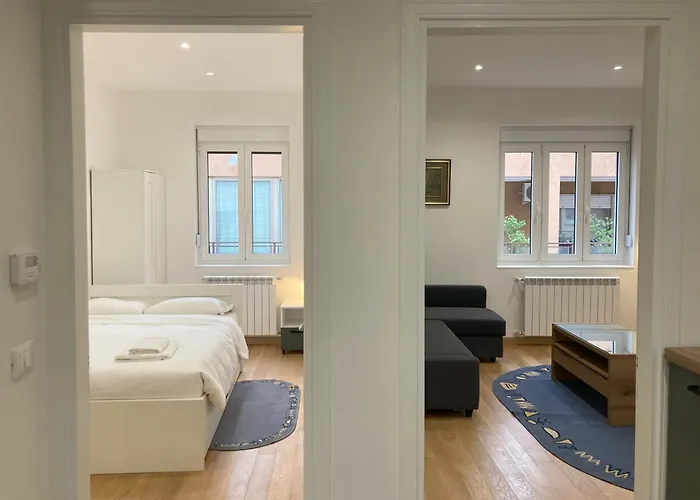 Apartment The Door *